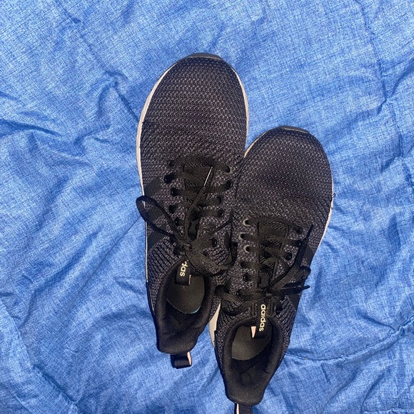 Black Adidas tennis shoes - Picture 3 of 3